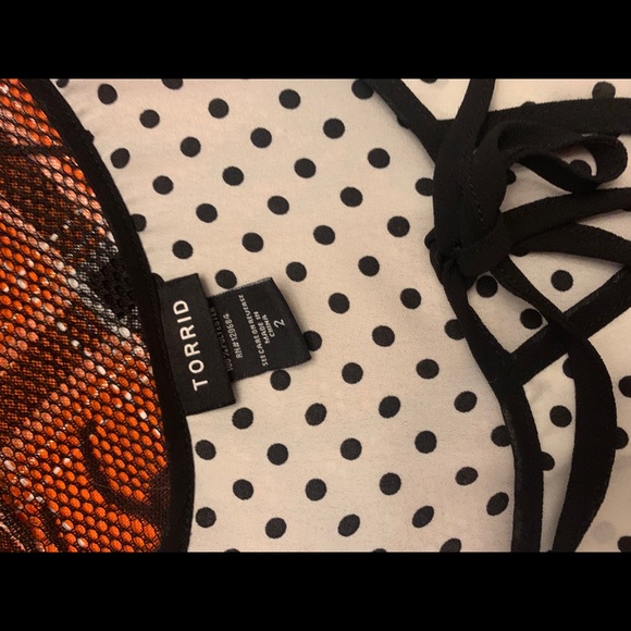 White and black polka dots Torrid blouse - Picture 2 of 2